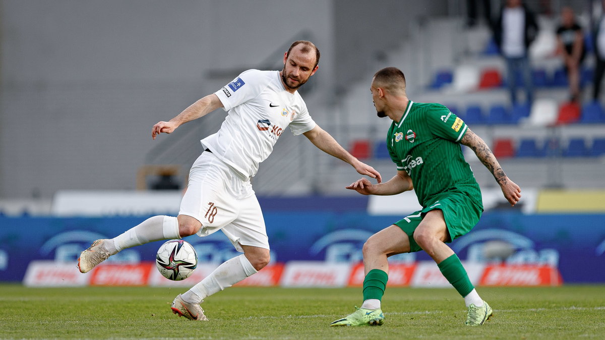 Filip Starzyński (po lewej) podczas meczu Radomiak - Zagłębie Lubin