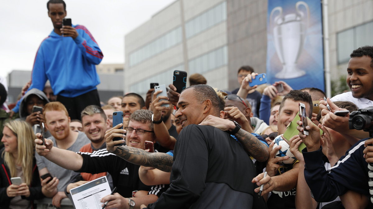 Ruud Gullit has his picture taken with fans during the all-stars game in the fanzone