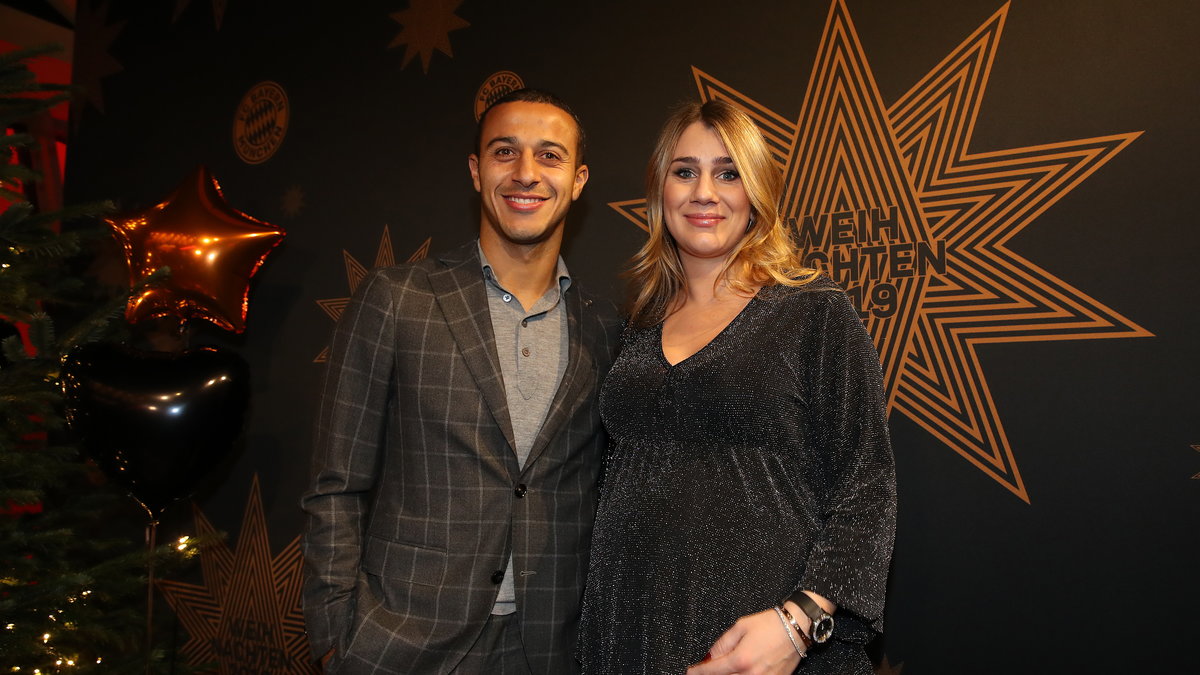 Thiago Alcantara i Julia Vigas