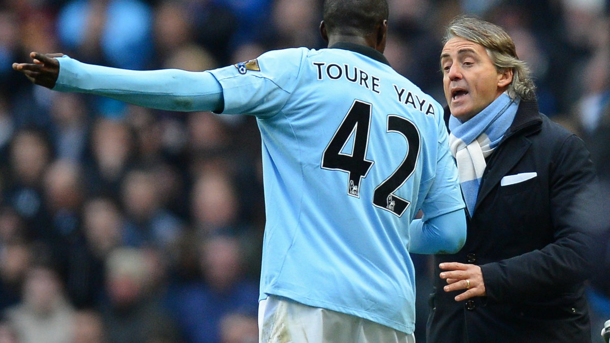 Yaya Toure (L) i Roberto Mancini (P)