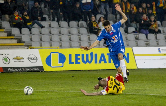 Marcin Kamiński w starciu z Maciejem Korzymem