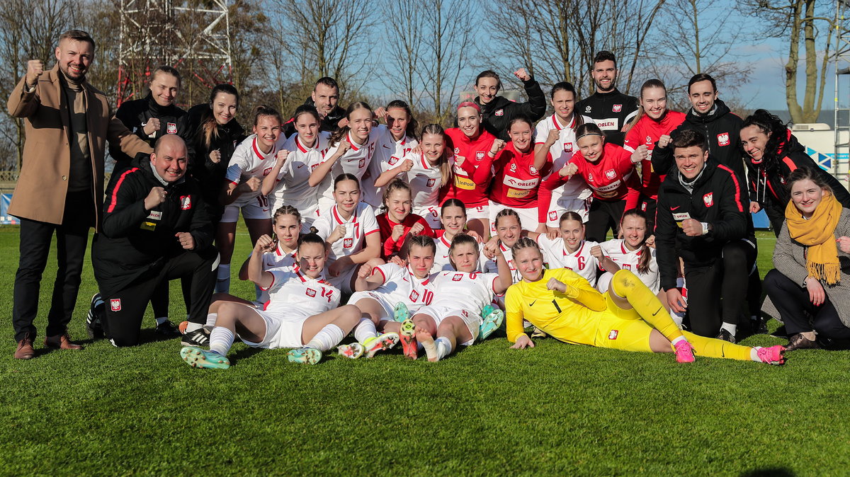 Reprezentacja Polski U-17 kobiet po wywalczeniu awansu do mistrzostw Europy