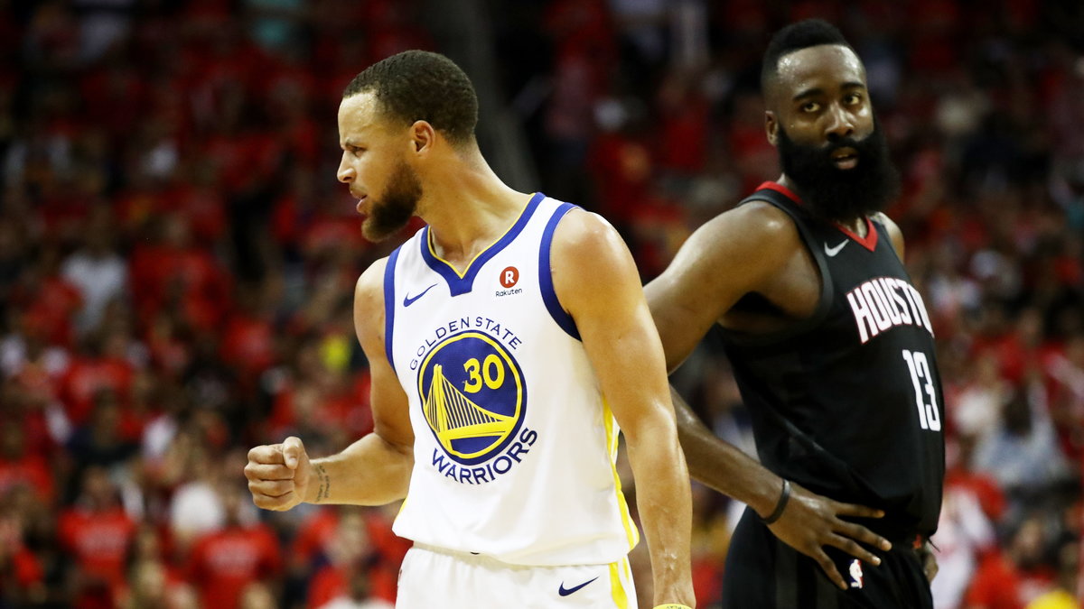 Steph Curry (z lewej) i James Harden w meczu Houston Rockets z Golden State Warriors