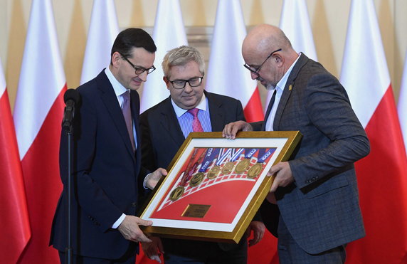 19a09026 - SIATKÓWKA SPOTKANIE PREMIERA Z WŁADZAMI PZPS (Premier Mateusz Morawiecki prezes PZPS Jacek Kasprzyk wiceprezes PZPS Ryszard Czarnecki )