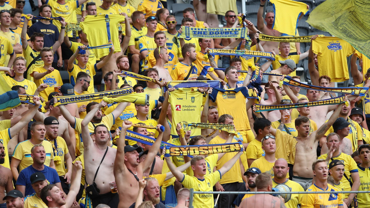 Kibice Broendby zachowywali się skandaliczne na stadionie Pogoni