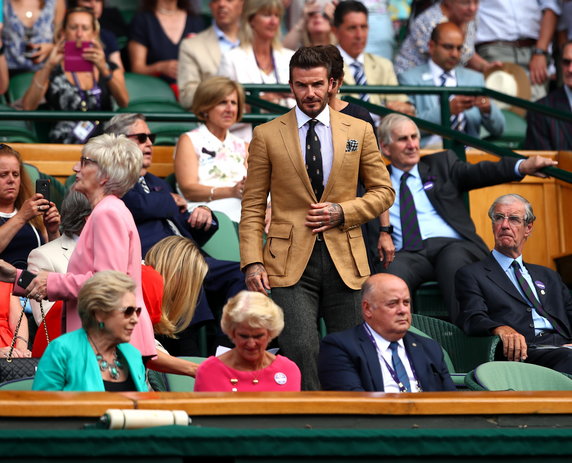 David Beckham z mamą Sandrą Georginą West na Wimbledonie