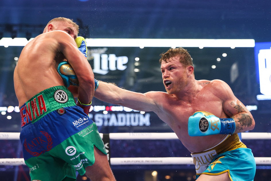 Saul Alvarez zunifikował wszystkie pasy w wadze superśredniej (76,2 kg)