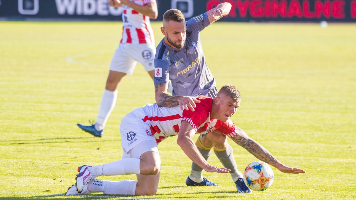 Poprzednio oba zespoły spotkały się w finale baraży o awans do Fortuna 1. Ligi. Górą była Resovia. 