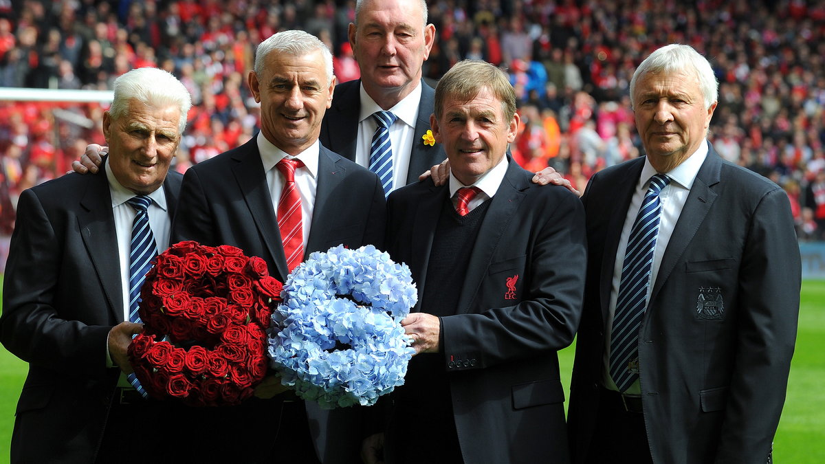 Joe Corrigan (w środku - najwyższy na fotografii) przed jednym z meczów Liverpool - Manchester City