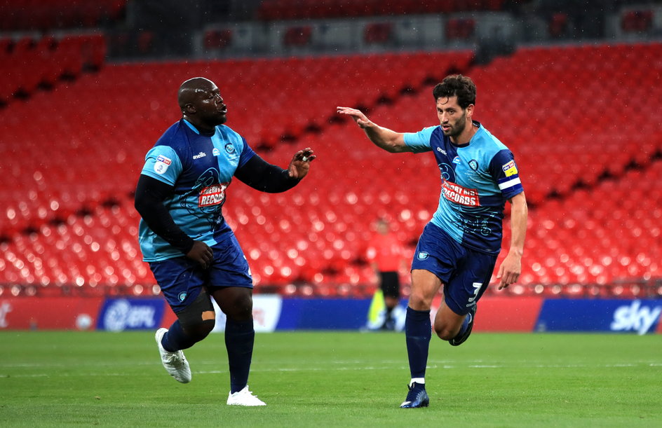 Adebayo Akinfenwa i Joe Jacobson