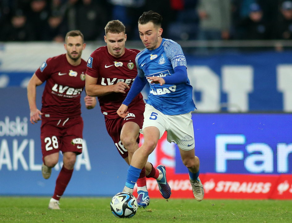 Ruch w pierwszym meczu po przenosinach na Stadionie Śląskim zremisował ze Śląskiem 2:2