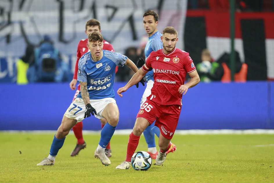 Jeszcze w listopadzie Patryk Stępiński zagrał w meczu Widzew - Ruch (2:1) jako kapitan łodzian