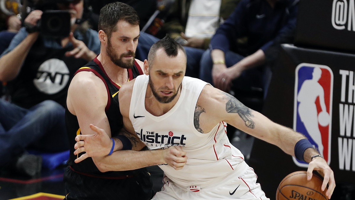 NBA: porażka Washington Wizards na zakończenie sezonu zasadniczego, Marcin Gortat brutalnie uderzony łokciem