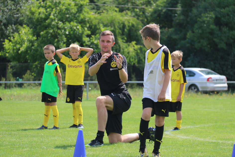 Michał Zioło podkreśla, że w Akademii BVB ważna jest nie tylko piłka. Trenerzy zawodników szykują też do życia poza futbolem. 