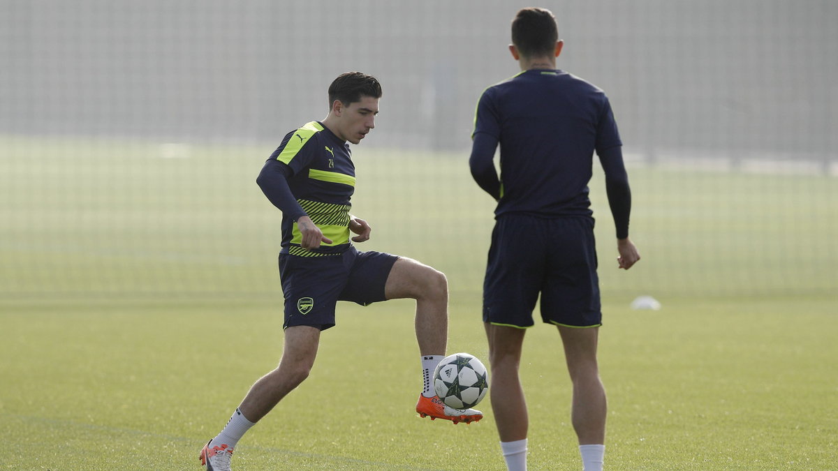 Hector Bellerin (L)