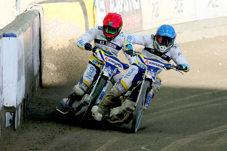 Chris Holder (czerwony kask) i Igor Kopeć-Sobczyński