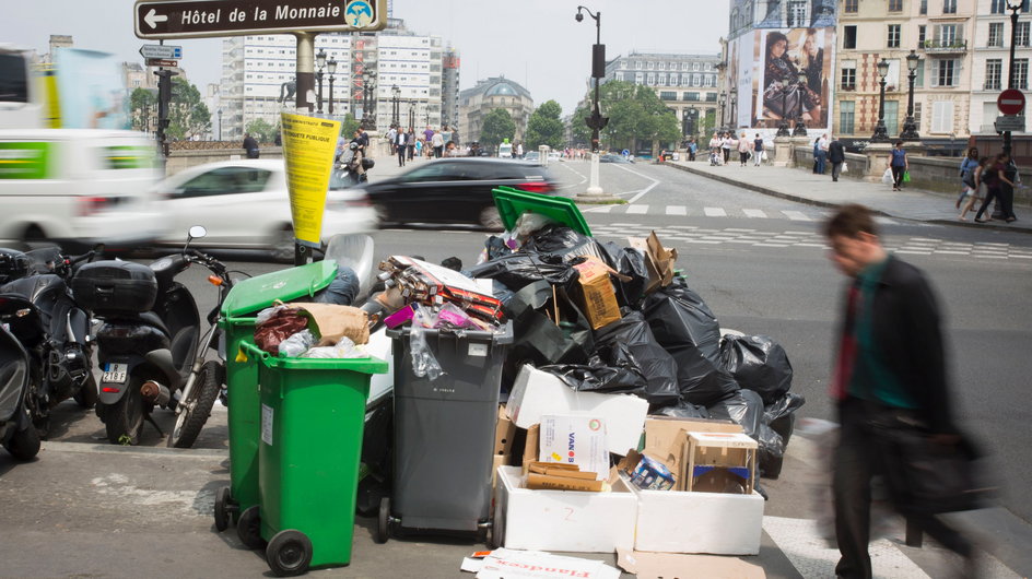 FRANCE-LABOUR-POLITICS-STRIKE-WASTE