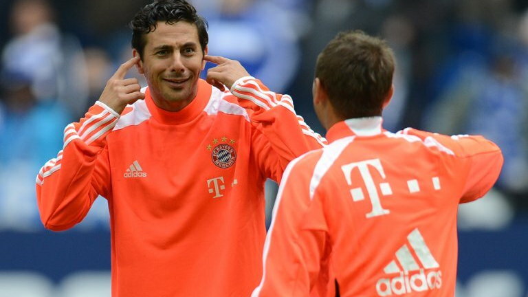 Claudio Pizarro (L)