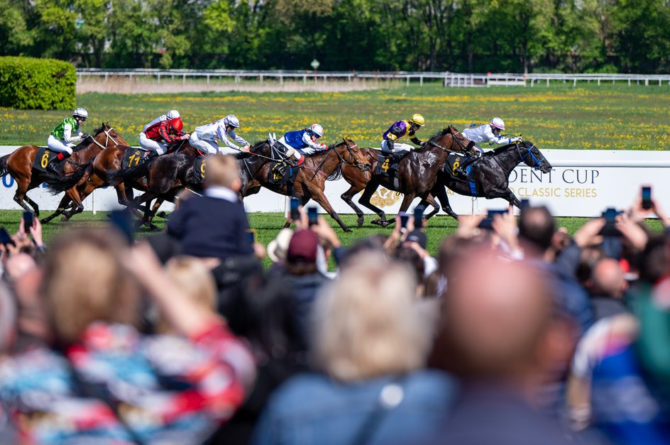 Las carreras de caballos en el hipódromo de Służewiec son garantía de grandes emociones.