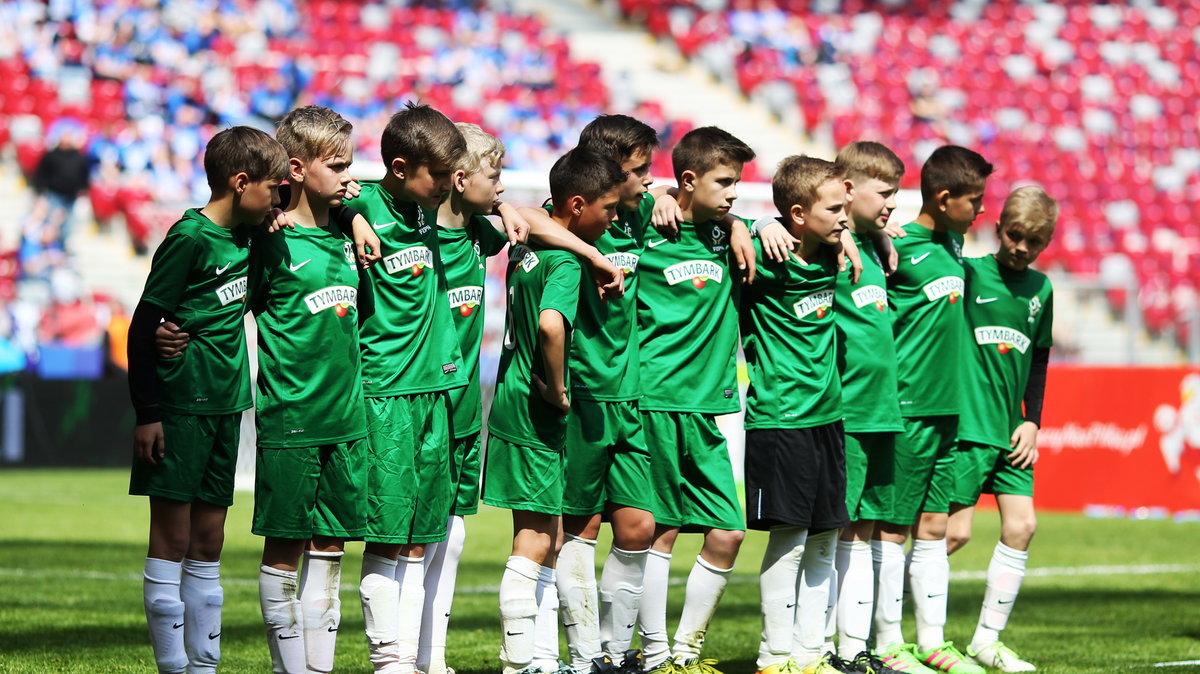 Z podwórka na stadion