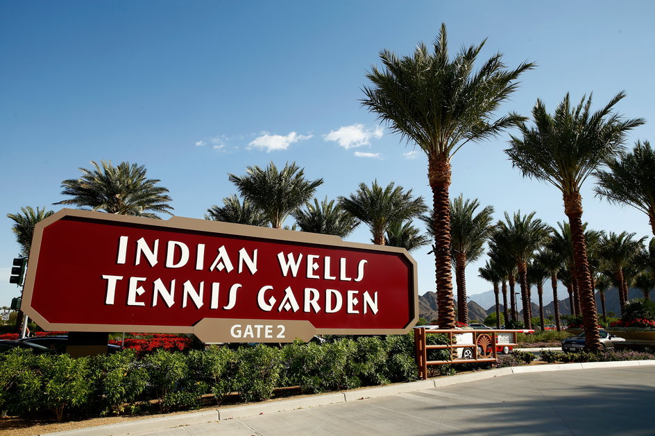 Korty w Indian Wells wśród licznych palm