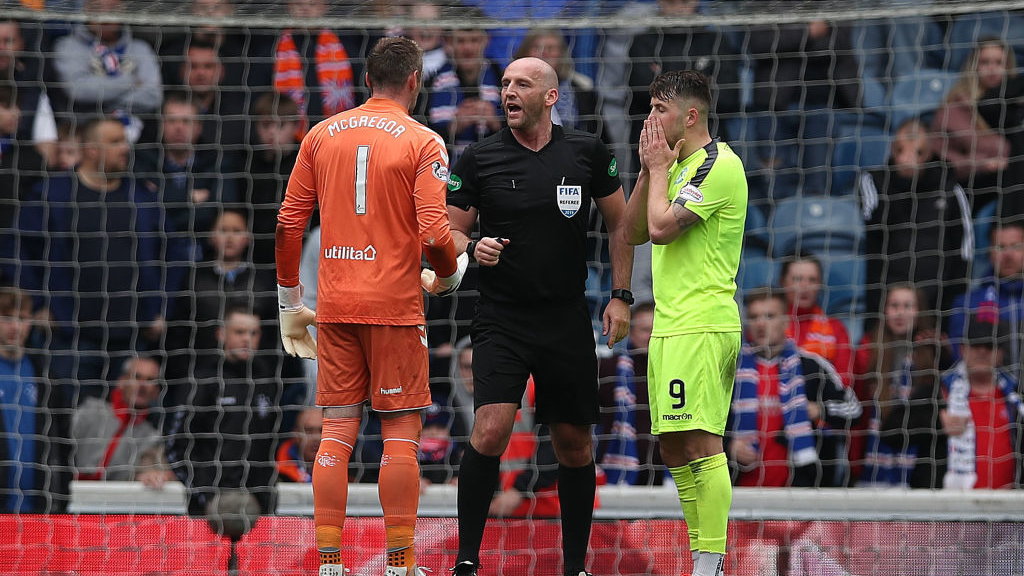 Allan McGregor, arbiter, Marc McNulty