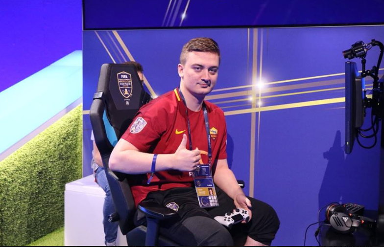 Damian "Damie" Augustyniak, zawodnik AS Roma przed meczem mistrzostw świata FIFA