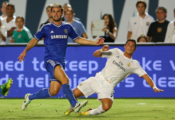 Branislav Ivanovic i Cristiano Ronaldo