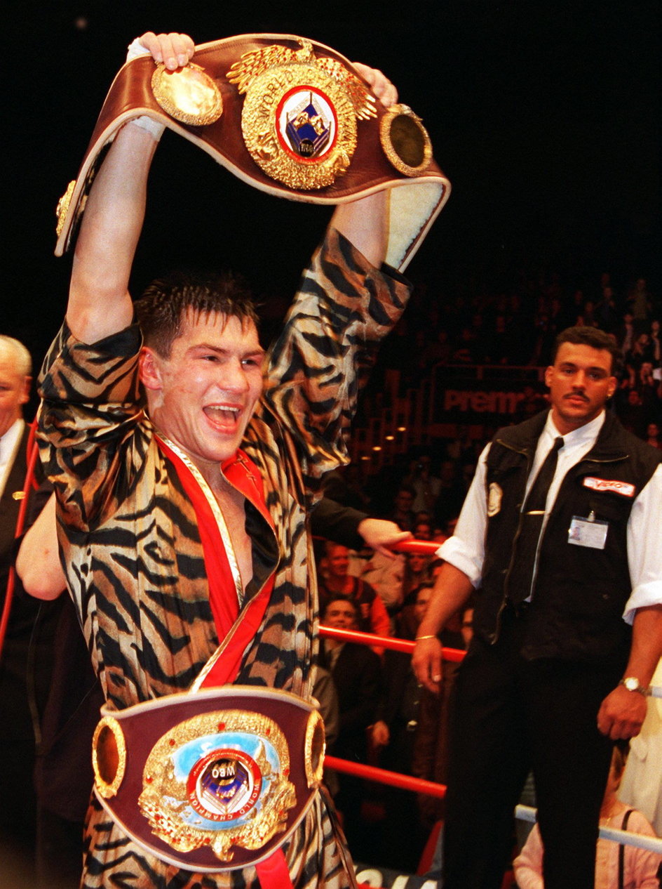 26-letni Dariusz Michalczewski podwójnym mistrzem świata - do pasa WBO wagi półciężkiej (79,4 kg) w grudniu 1994 r. dołożył trofeum tej samej federacji w kategorii cruiser (wówczas 86,2 kg).