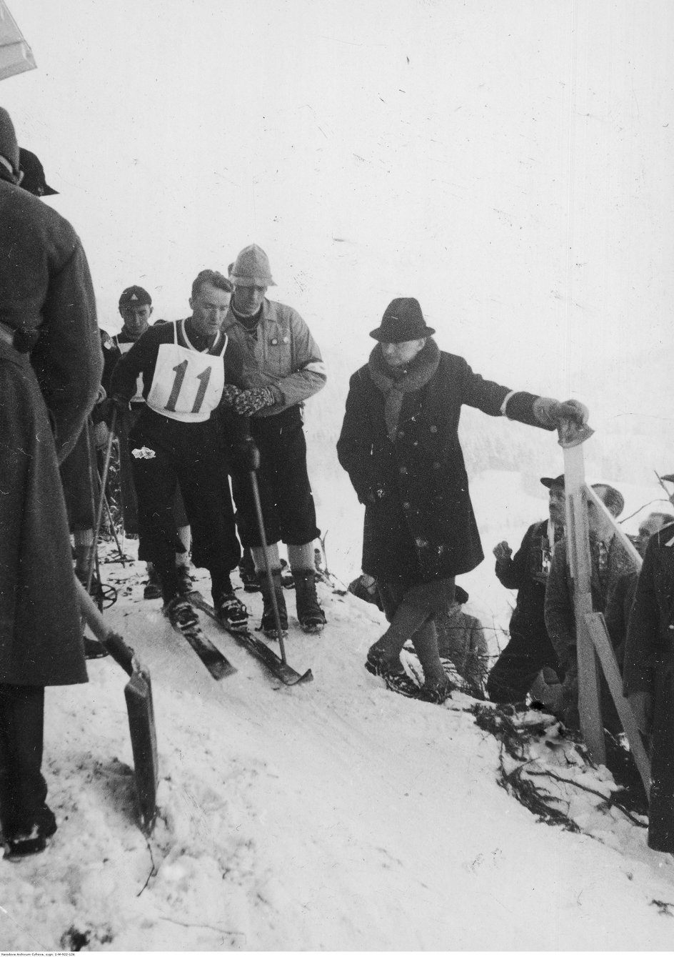 Bronisław Czech na starcie slalomu, który pokonał ostrożnie, żeby się nei przewracać na zlodowaciałej trasie. Zajął 19. miejsce, a w kombinacji alpejskiej 20.