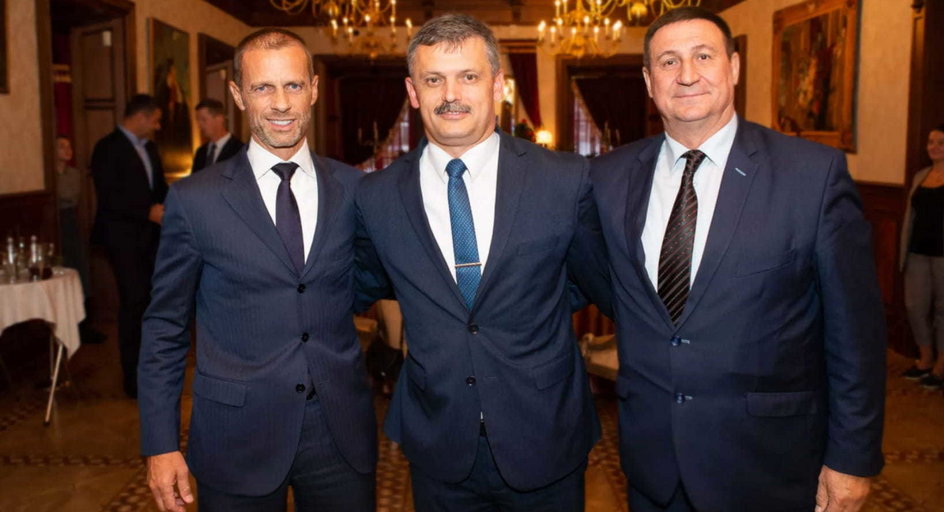 Aleksander Ceferin, prezydent UEFA, minister sportu Sergiej Kowalczuk, prezes białoruskiej federacji piłkarskiej Władimir Bazanow