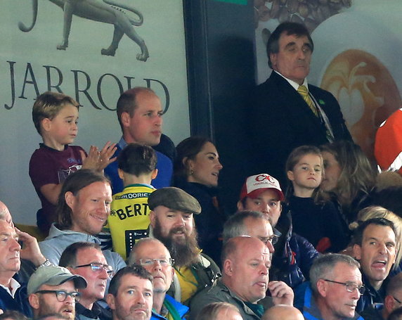 Książę William i Kate Middleton razem z dziećmi na meczu Aston Villi