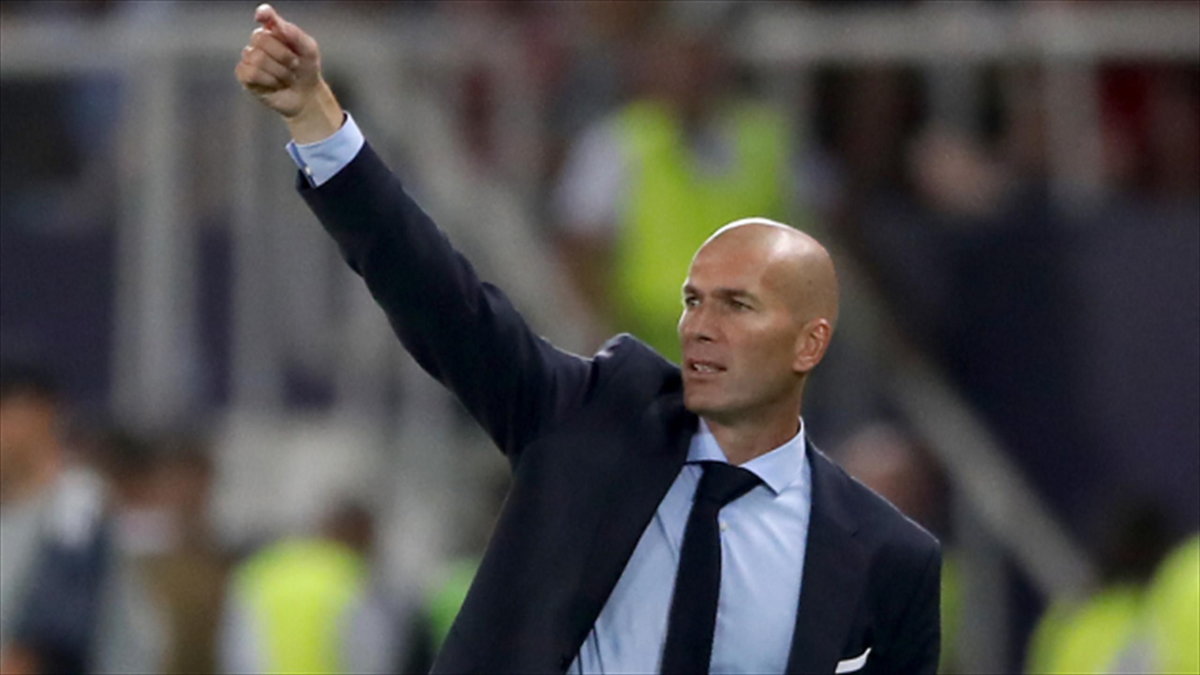 Zidane zwiąże się trzyletnią umową z Realem Madryt