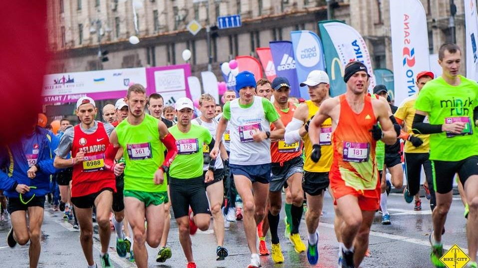W kijowskich biegach wzięło udział w sumie ponad 2 tysiace biegaczy