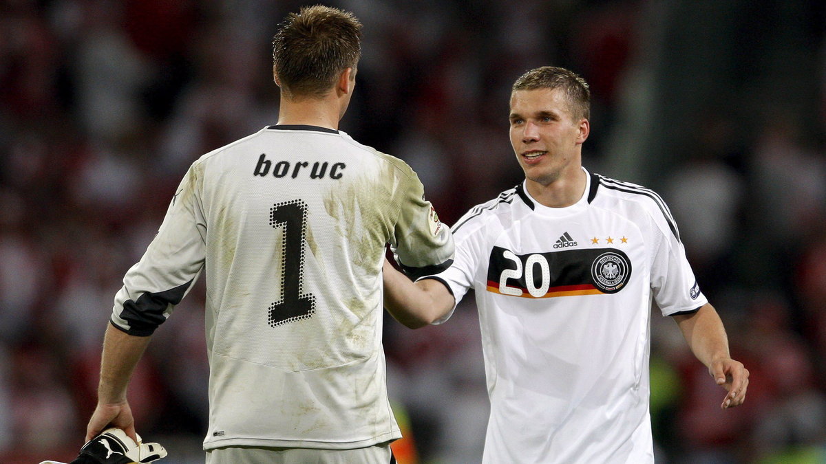 Artur Boruc i Lukas Podolski podczas Euro 2008