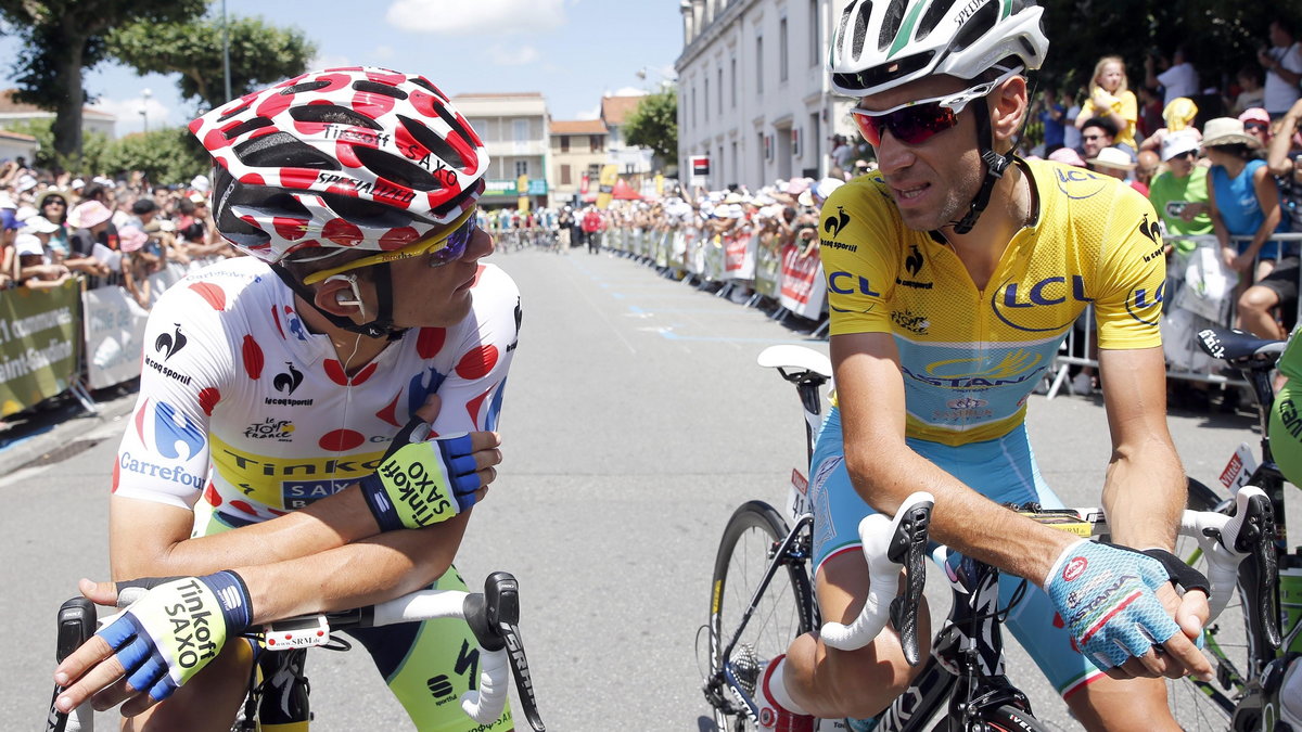 Rafał Majka i Vincenzo Nibali rozmawiają przed startem 17. etapu