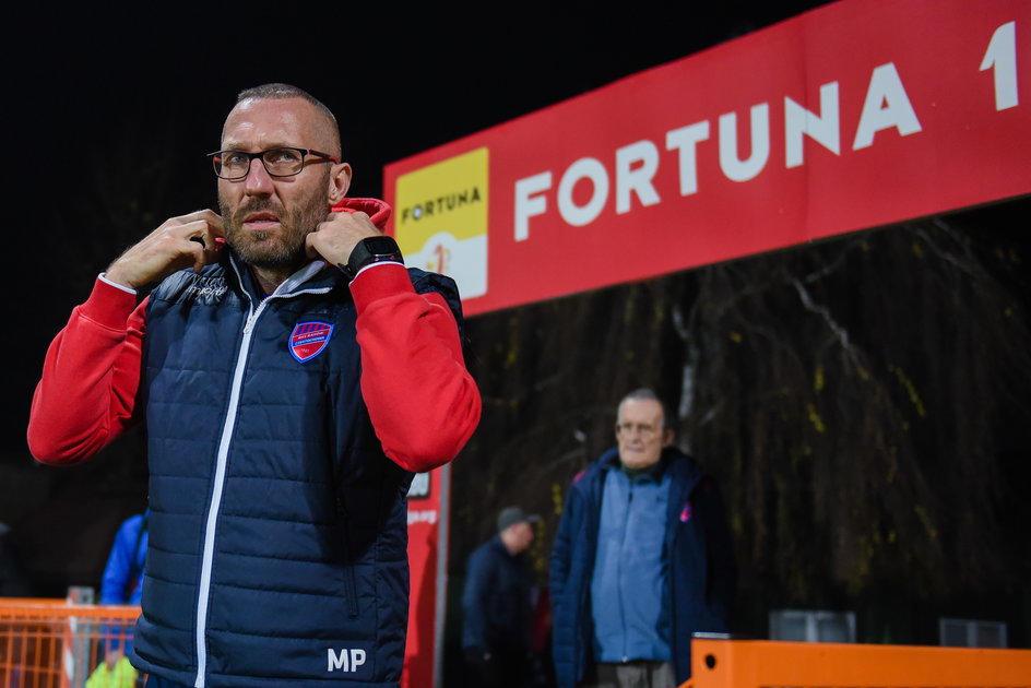 Trener Rakowa, Marek Papszun, cieszy się zaufaniem szefów klubu. Niedawno przedłużył kontrakt