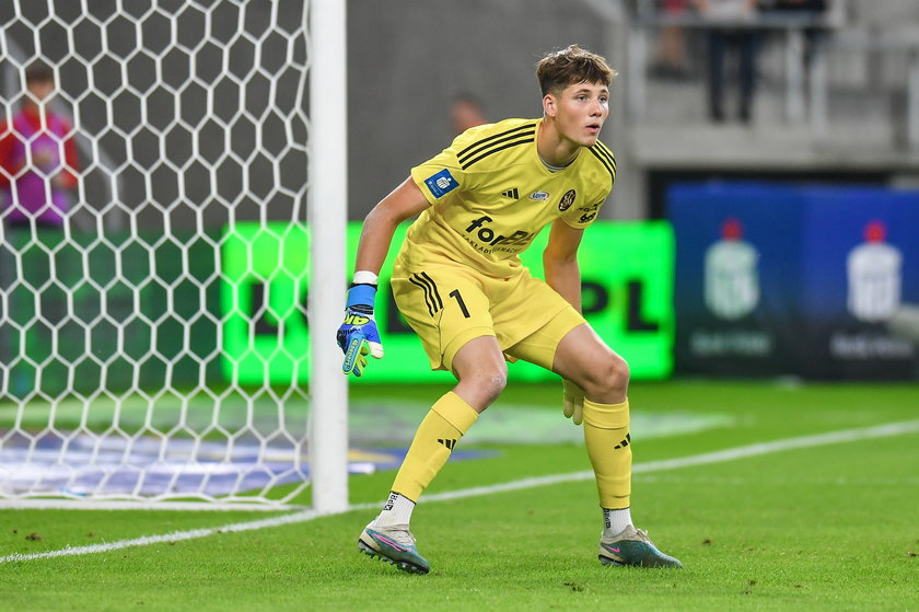 Aleksander Bobek młody bramkarz ŁKS radzi sobie w Ekstraklasie – Przegląd Sportowy