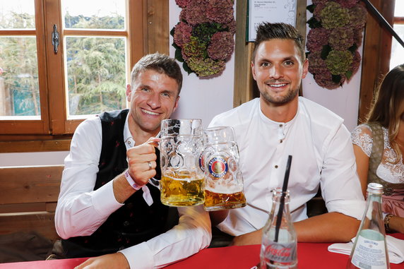 epa07076833 - GERMANY SOCCER BAYERN MUNICH OKTOBERFEST (FC Bayern Munich attends Oktoberfest)