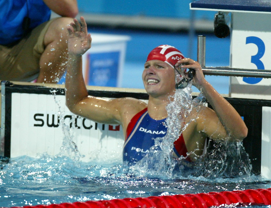 Otylia Jędrzejczak po zdobyciu olimpijskiego złota w Atenach.