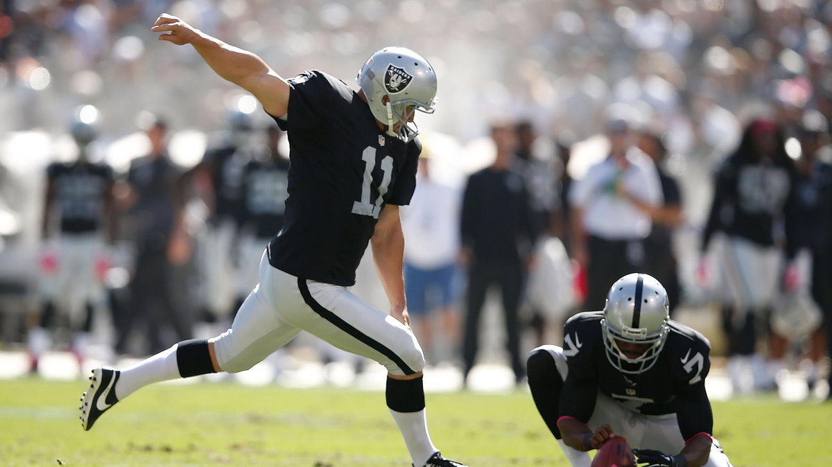 Denver Broncos v Oakland Raiders