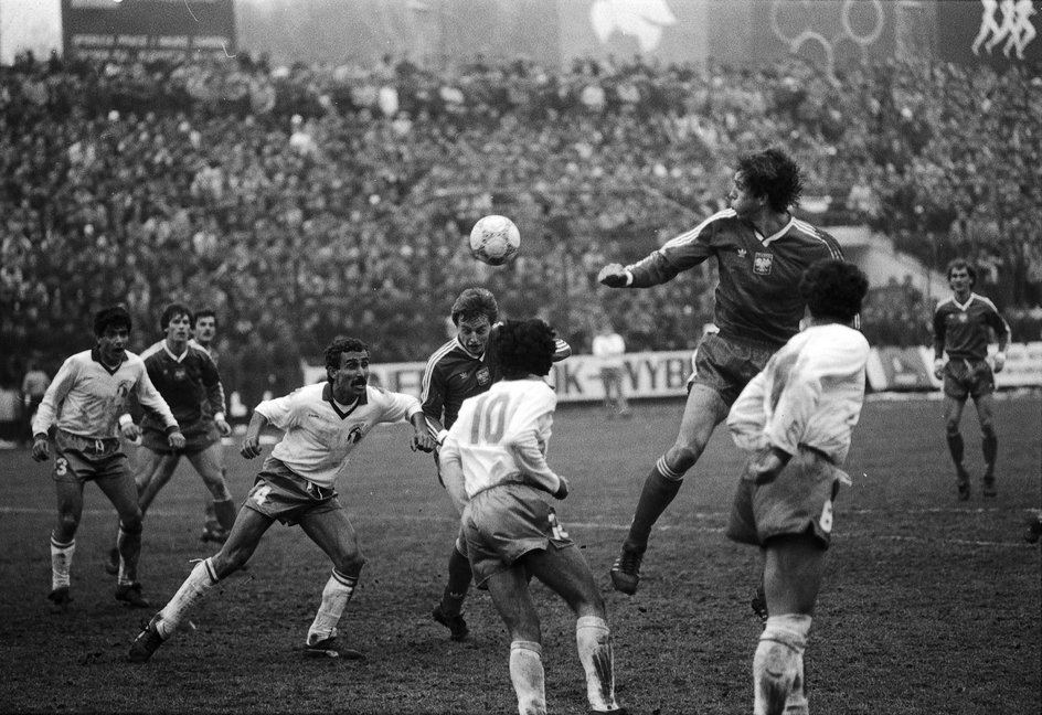 12 kwietnia 1987 roku w Gdańsku Polska nie potrafiła złamać Cypru (0:0). Zdesperowany Wojciech Łazarek po przerwie wpuścił na boisko debiutanta Jacka Bayera - snajpera drugoligowej Jagiellonii Białystok.