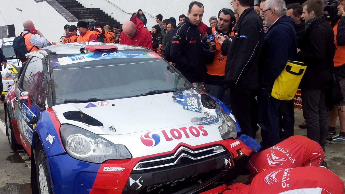 Robert Kubica udziela wywiadu na mecie 11. odcinka Radu Azorów