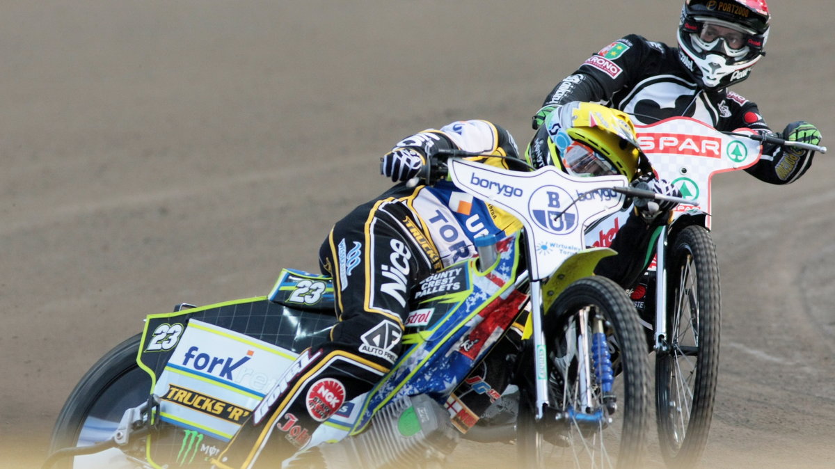 Chris Holder (Unibax Toruń, w żółtym kasku)