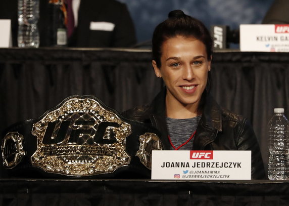 Joanna Jędrzejczyk w 2016 r. przed galą UFC 205 w Nowym Jorku