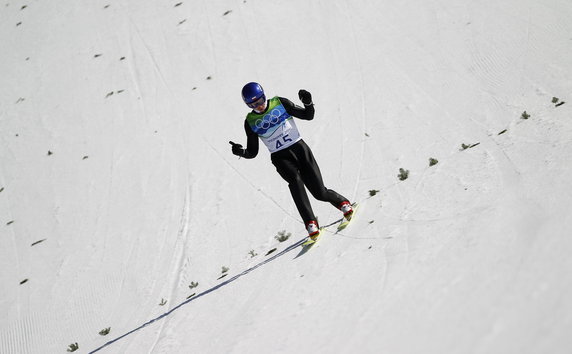 2010-02-20T205358Z_01_OLYAA143_RTRIDSP_3_OLYMPICS-SKI-JUMPING.jpg