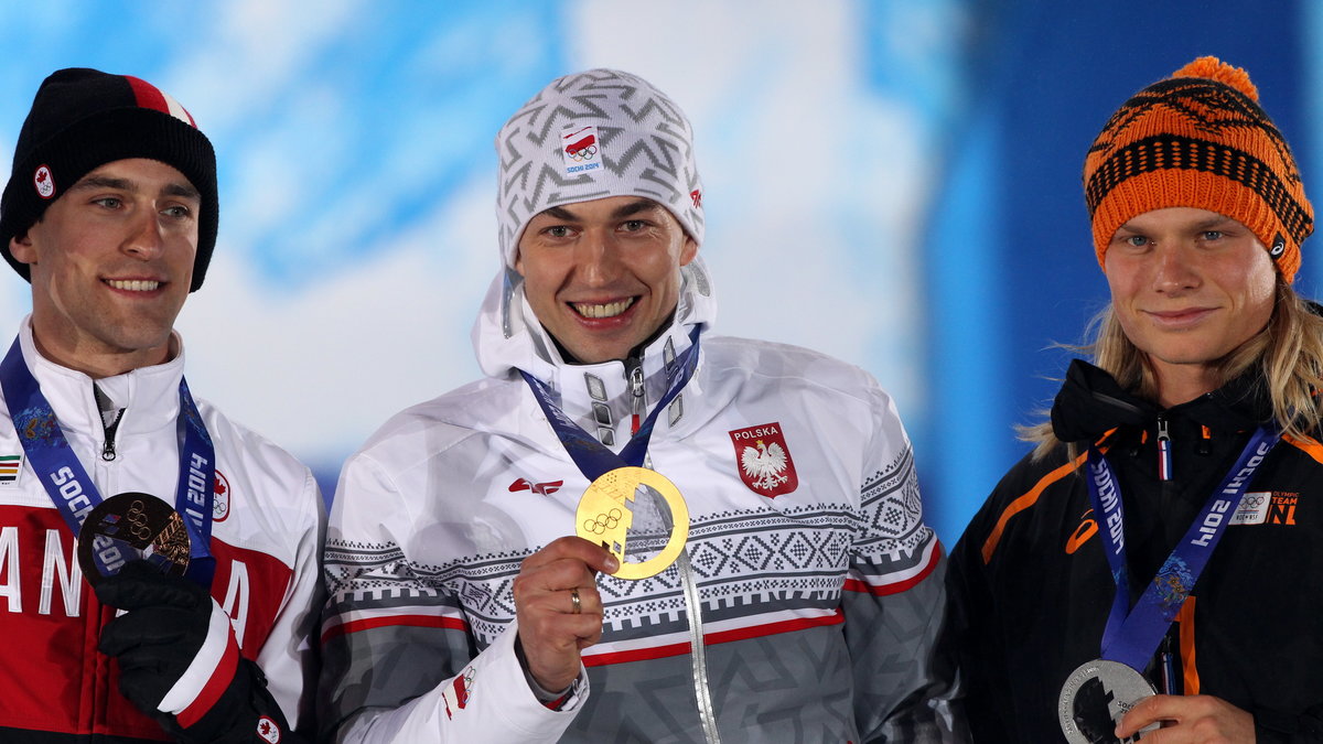 Od lewej: Kanadyjczyk Denny Morrison (brąz), Polak Zbigniew Bródka (złoto) i Holender Koen Verweij (srebrny medal)