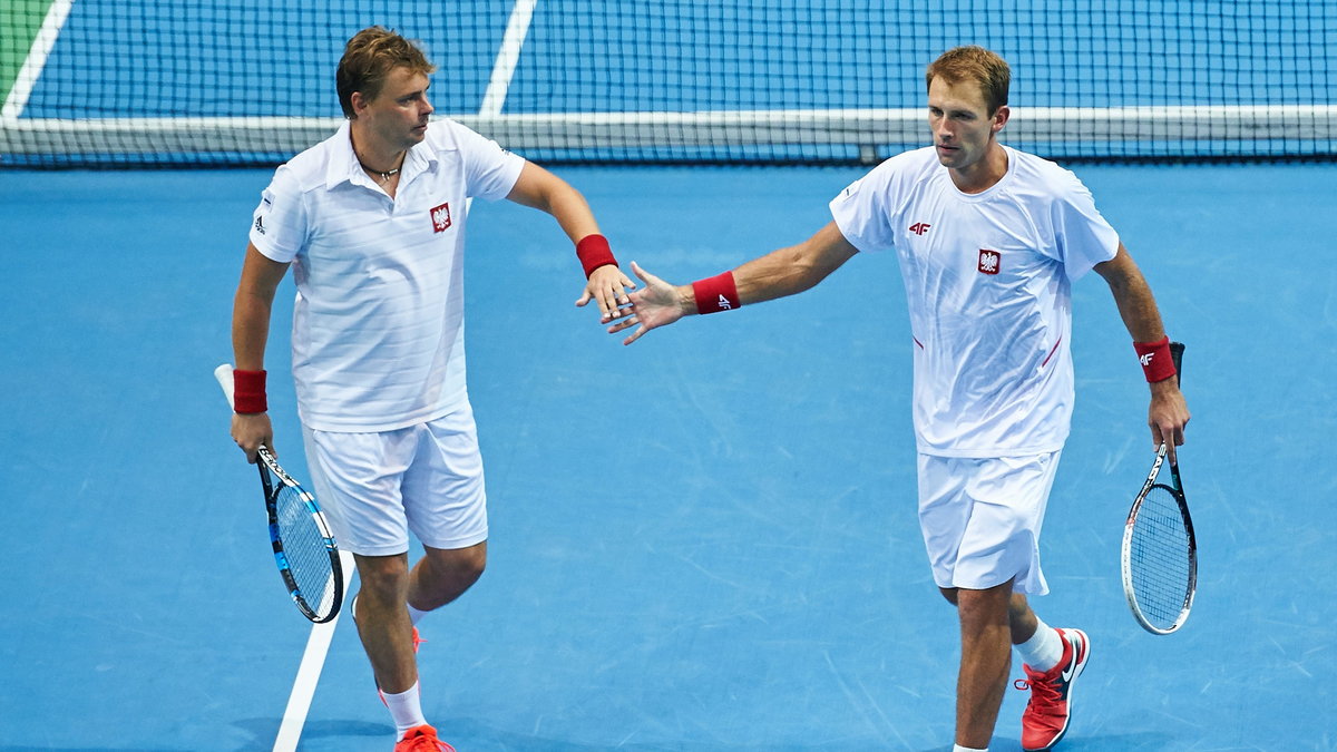 Łukasz Kubot i Marcin Matkowski podczas meczu o awans do Grupy Światowej w 2015 roku