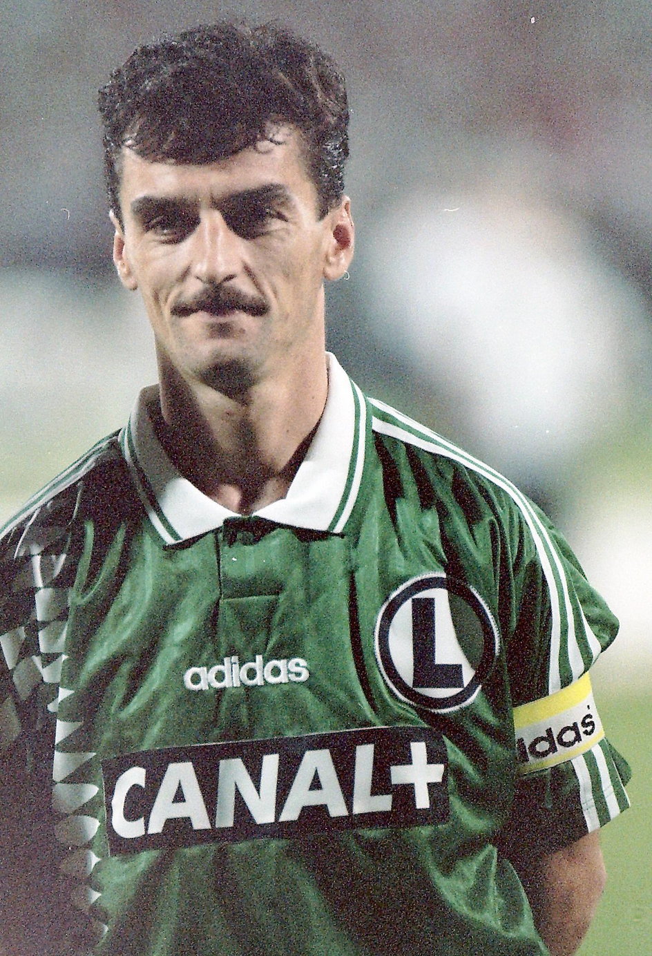 Leszek Pisz jako kapitan Legii Warszawa w sezonie 1995/1996
