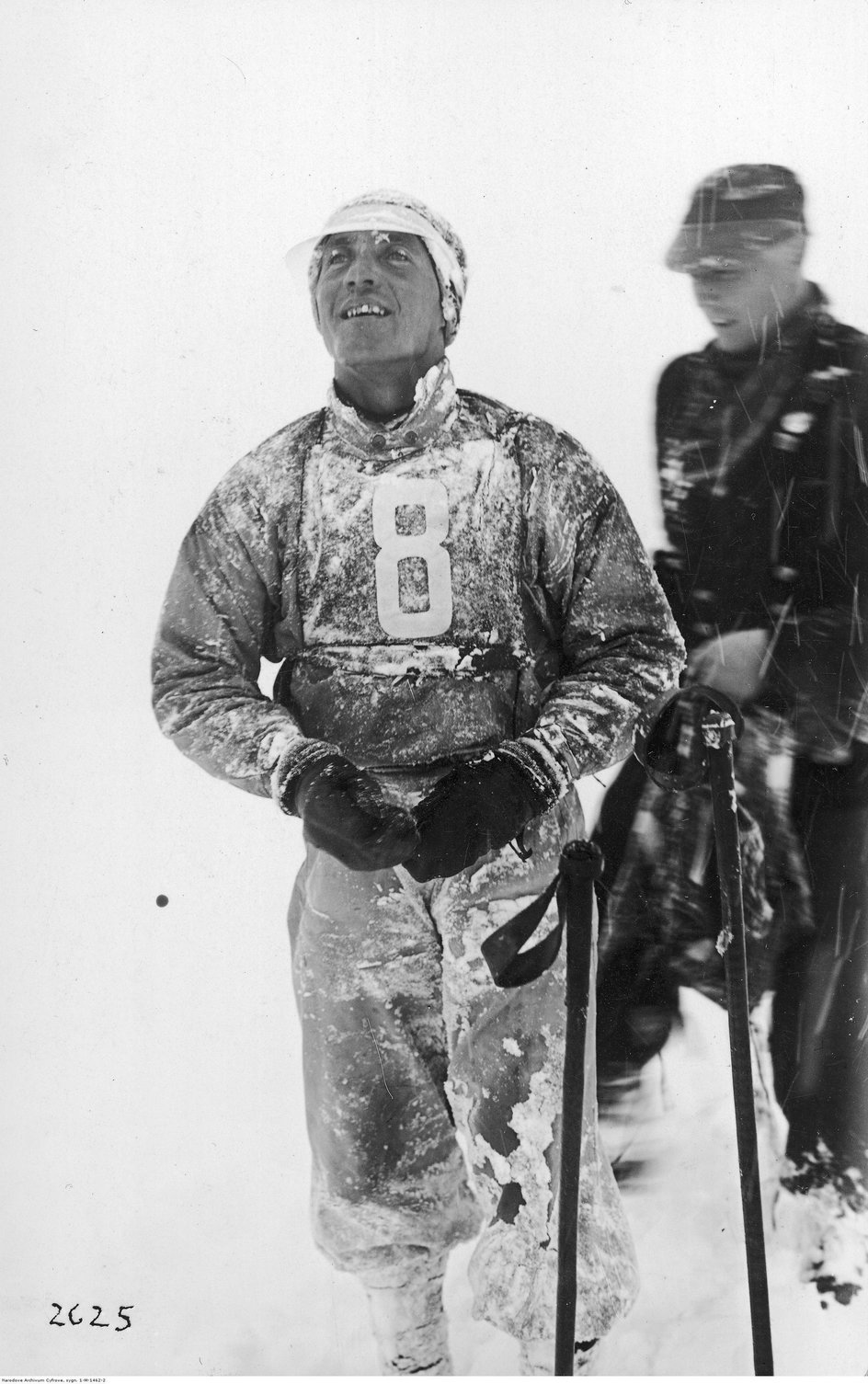 Bronisław Czech na mecie biegu zjazdowego w szwajcarskiej miejscowości Wen- gen w lutym 1935 roku. 